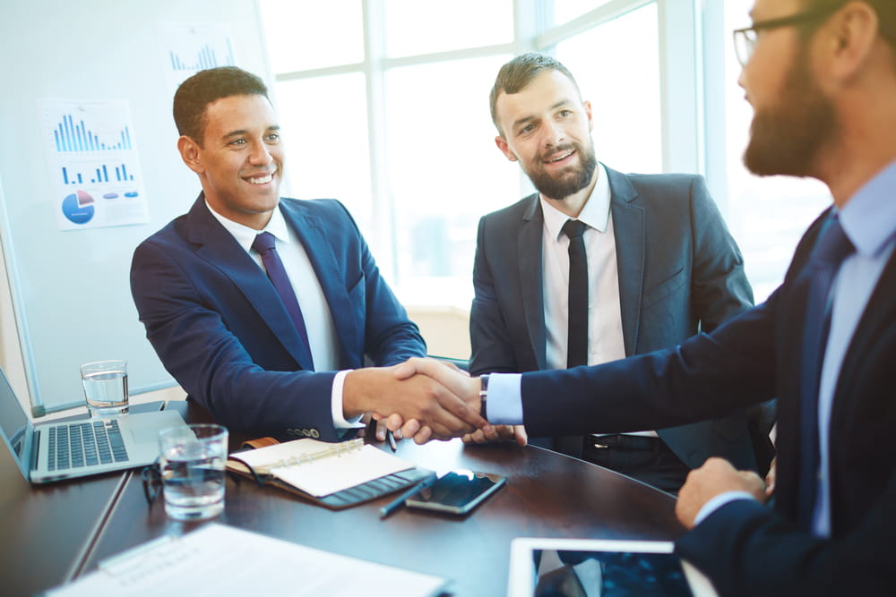 manager shaking hands with candidate in an interview